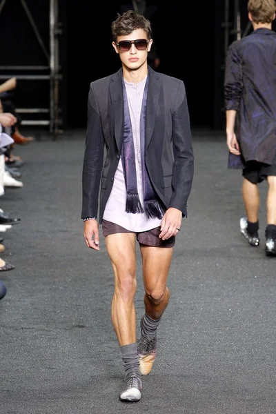 Look 48